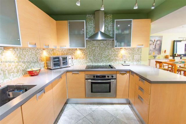 1623 Collins Ave PH1010, Miami Beach, FL 33139