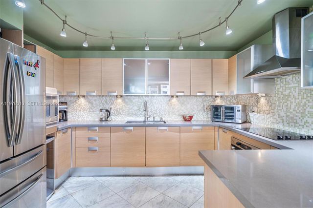 1623 Collins Ave PH1010, Miami Beach, FL 33139