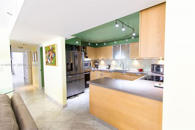 1623 Collins Ave PH1010, Miami Beach, FL 33139