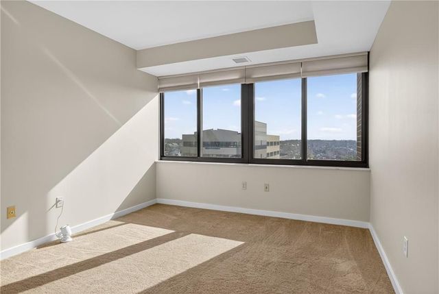 750 Washington Rd 1204, Mt Lebanon, PA 15228
