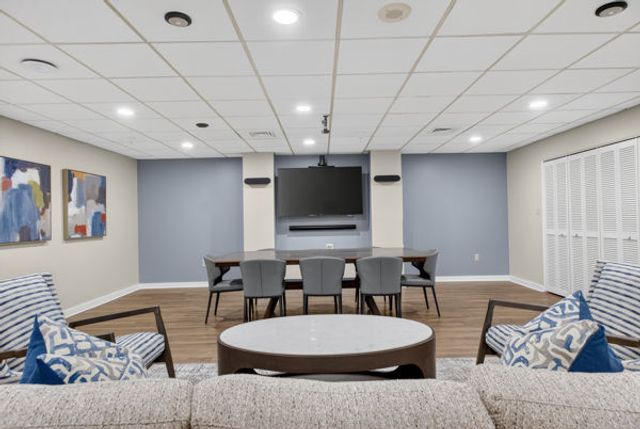 750 Washington Rd 1204, Mt Lebanon, PA 15228