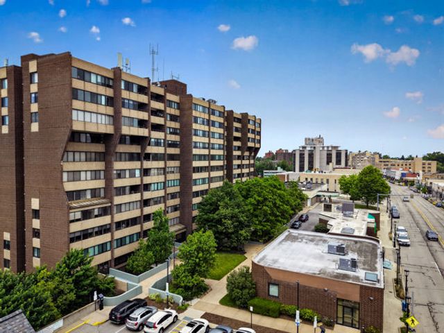 750 Washington Rd 1204, Mt Lebanon, PA 15228