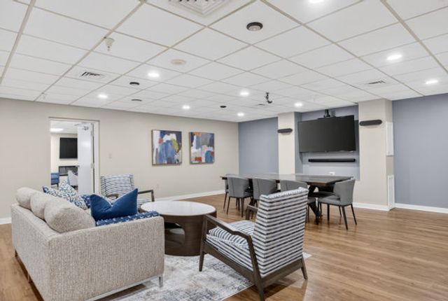 750 Washington Rd 1204, Mt Lebanon, PA 15228