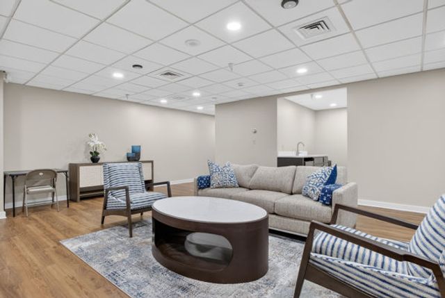 750 Washington Rd 1204, Mt Lebanon, PA 15228