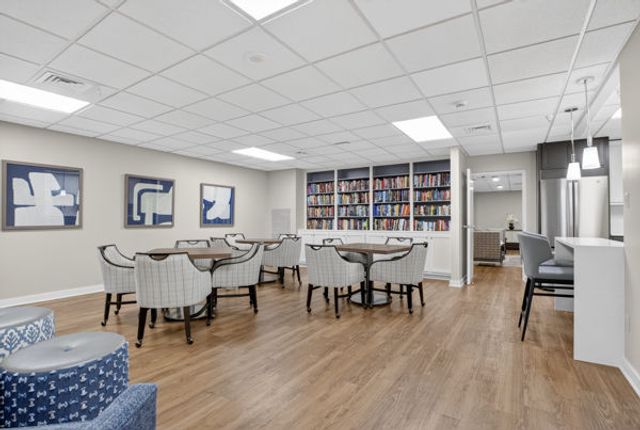 750 Washington Rd 1204, Mt Lebanon, PA 15228