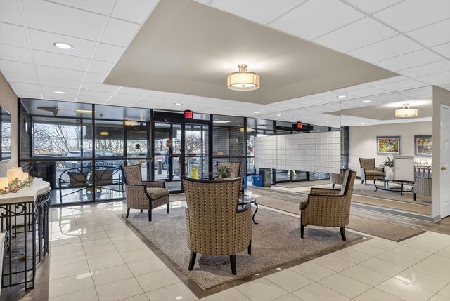 750 Washington Rd 1204, Mt Lebanon, PA 15228