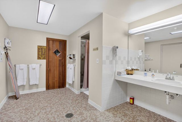 750 Washington Rd 1204, Mt Lebanon, PA 15228