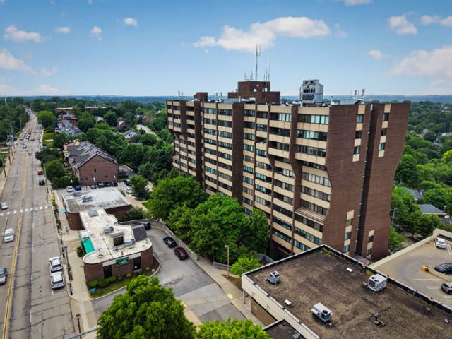 750 Washington Rd 1204, Mt Lebanon, PA 15228