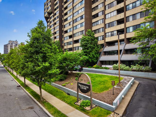 750 Washington Rd 1204, Mt Lebanon, PA 15228