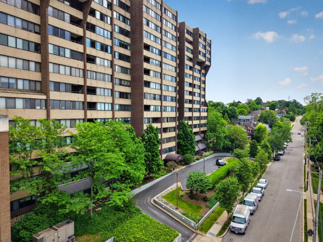 750 Washington Rd 1204, Mt Lebanon, PA 15228