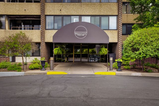 750 Washington Rd 1204, Mt Lebanon, PA 15228