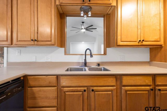 3007 Royal Dr., Kilgore, TX 75662