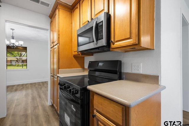 3007 Royal Dr., Kilgore, TX 75662