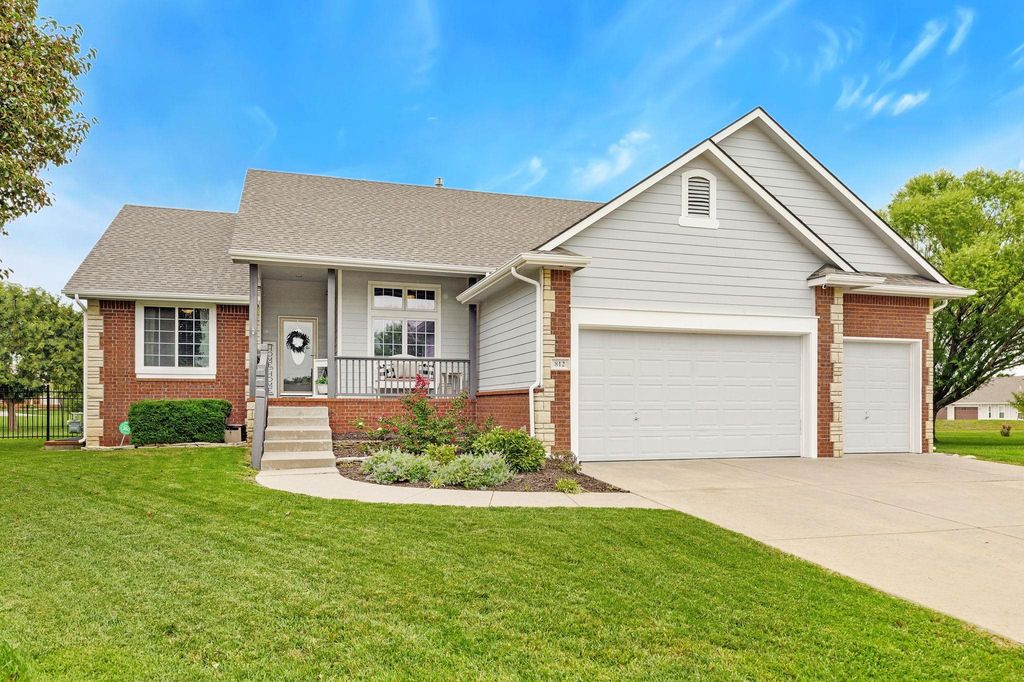 812 N Bel Arbor Ct, Derby, KS 67037