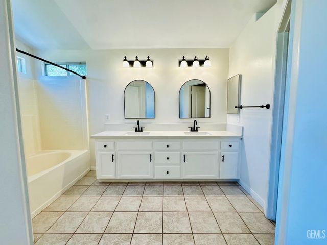 10419 Olympia Fields Drive, Bakersfield, CA 93312