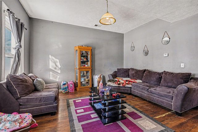 904 College Avenue, Grand Rapids, MI 49503