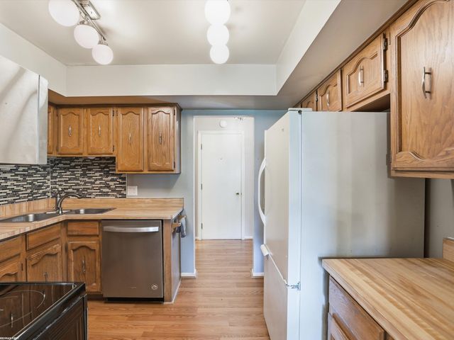 42552 Beverly Way, Clinton Township, MI 48038