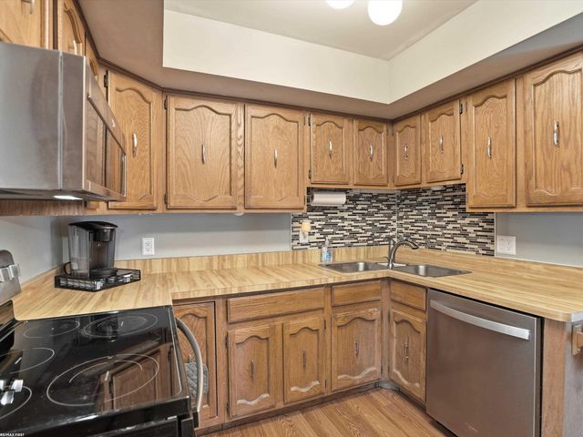 42552 Beverly Way, Clinton Township, MI 48038