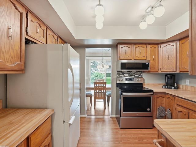 42552 Beverly Way, Clinton Township, MI 48038