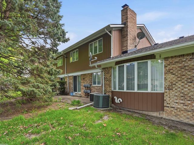 42552 Beverly Way, Clinton Township, MI 48038