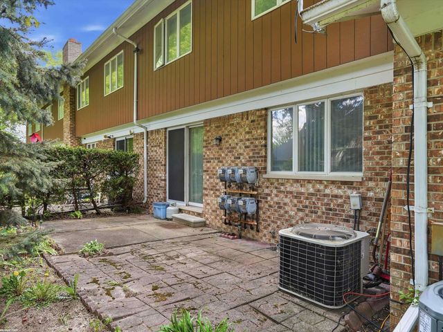 42552 Beverly Way, Clinton Township, MI 48038