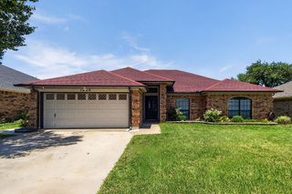 1809 Greenbend Drive, Arlington, TX 76018