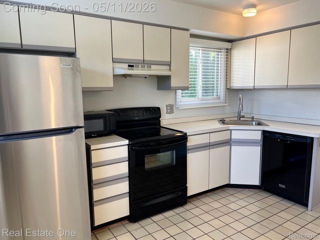 1629 Glenbrooke Court, Rochester Hills, MI 48307