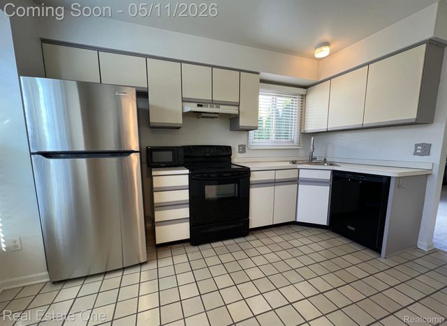 1629 Glenbrooke Court, Rochester Hills, MI 48307