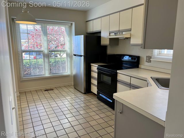 1629 Glenbrooke Court, Rochester Hills, MI 48307