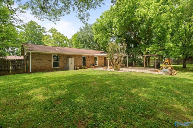 3613 White Oak Way SW, Huntsville, AL 35805