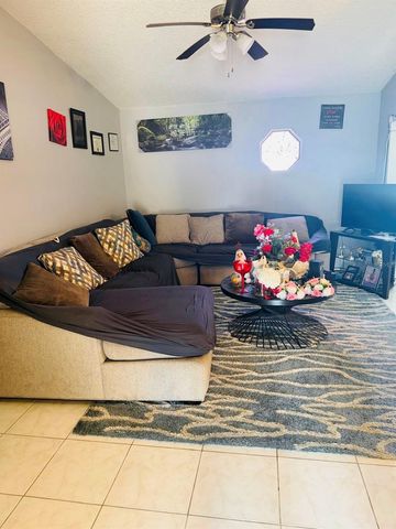 2910 VIENNA LANE, Kissimmee, FL 34744