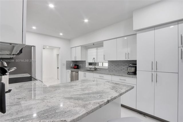 2101 NW 26th St, Miami, FL 33142