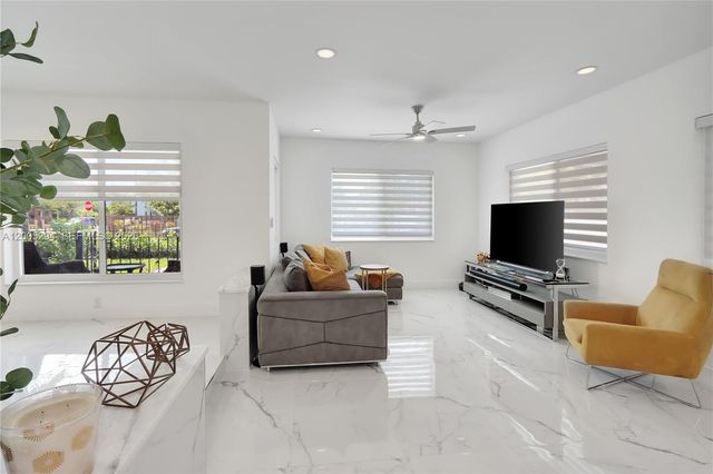 2101 NW 26th St, Miami, FL 33142
