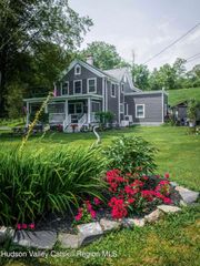 28 Railroad Avenue, Saugerties, NY 12477