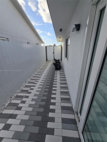 869 W 37th St, Hialeah, FL 33012