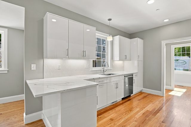 11 Caspian Circle 11, Woburn, MA 01801