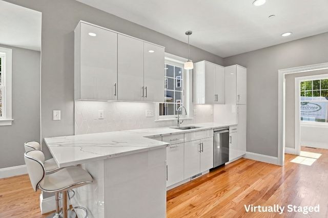 11 Caspian Circle 11, Woburn, MA 01801