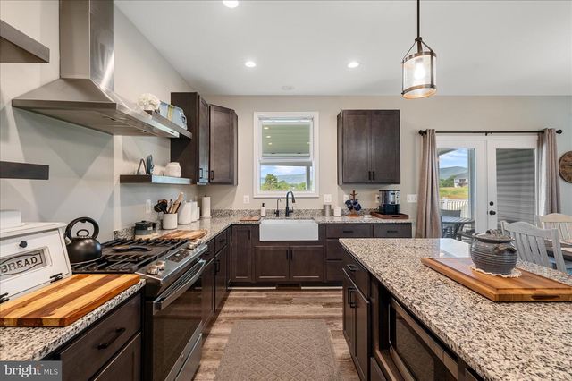 150 SUNSET VILLAGE RD, Front Royal, VA 22630