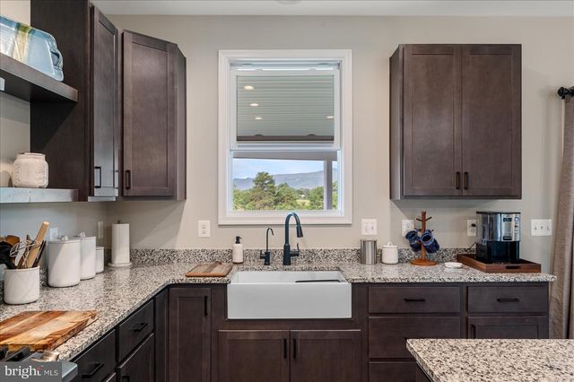 150 SUNSET VILLAGE RD, Front Royal, VA 22630
