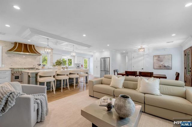 425 Clinton Avenue, Wyckoff, NJ 07481