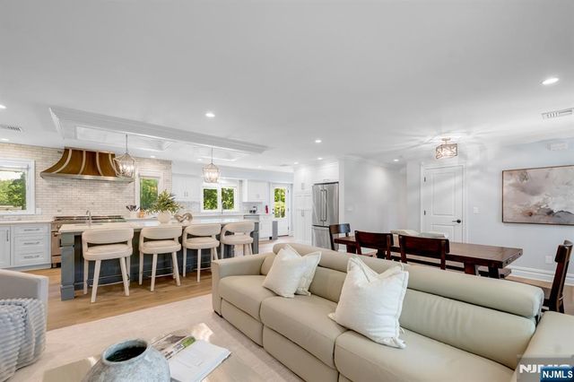 425 Clinton Avenue, Wyckoff, NJ 07481
