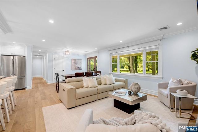 425 Clinton Avenue, Wyckoff, NJ 07481