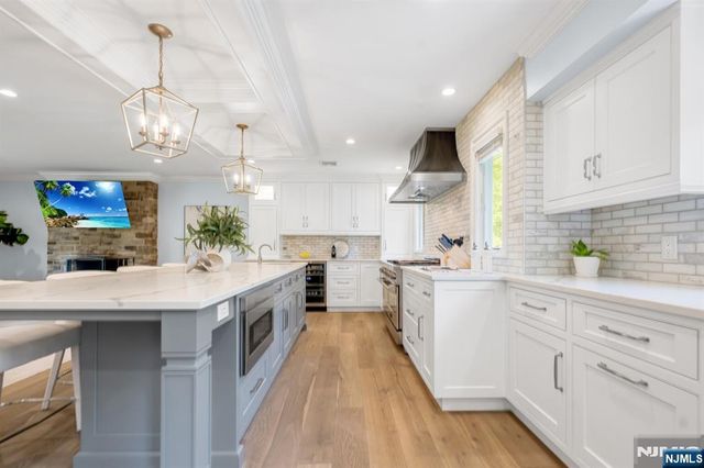 425 Clinton Avenue, Wyckoff, NJ 07481