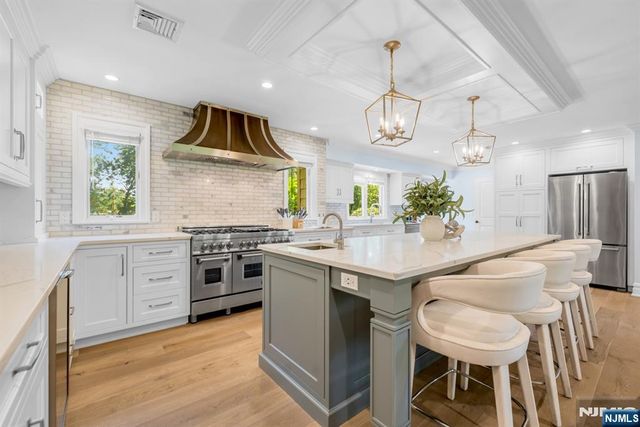 425 Clinton Avenue, Wyckoff, NJ 07481