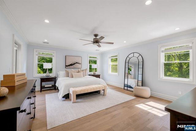 425 Clinton Avenue, Wyckoff, NJ 07481