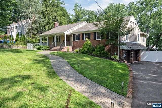 425 Clinton Avenue, Wyckoff, NJ 07481