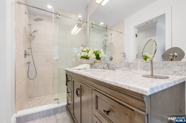 425 Clinton Avenue, Wyckoff, NJ 07481