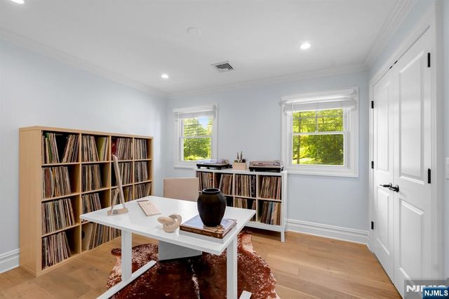 425 Clinton Avenue, Wyckoff, NJ 07481
