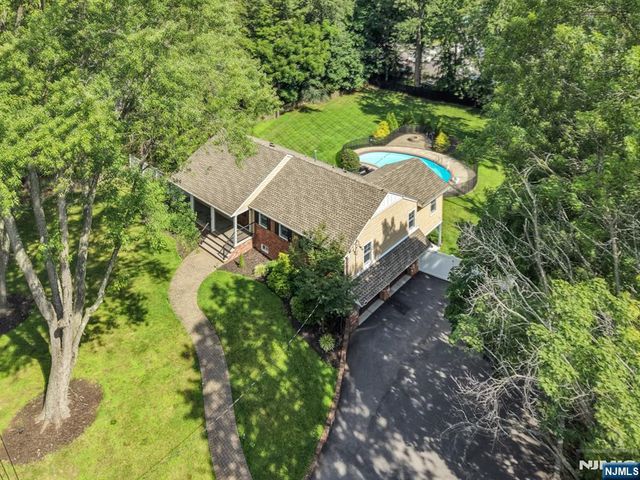425 Clinton Avenue, Wyckoff, NJ 07481