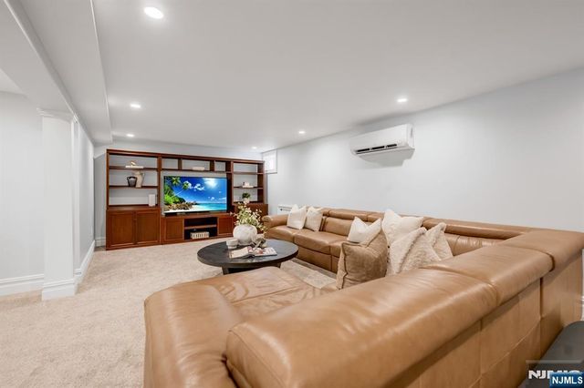 425 Clinton Avenue, Wyckoff, NJ 07481